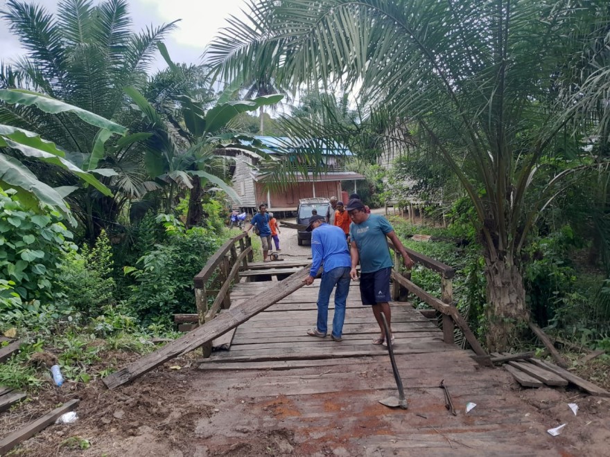 Kegiatan Gotong Royong Di Daerah RT 001 